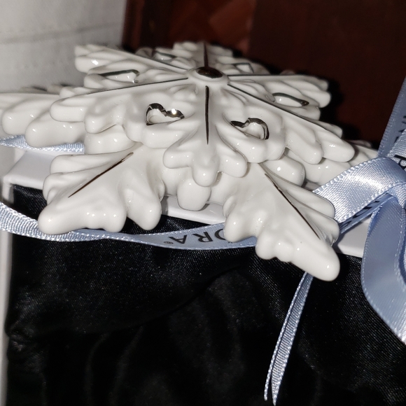 Pandora | Trio Snowflake ornament 3D porcelain - Picture 7 of 12